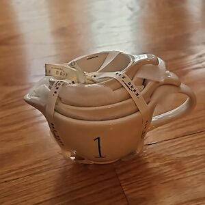 Rae Dunn Measuring Cups NWT